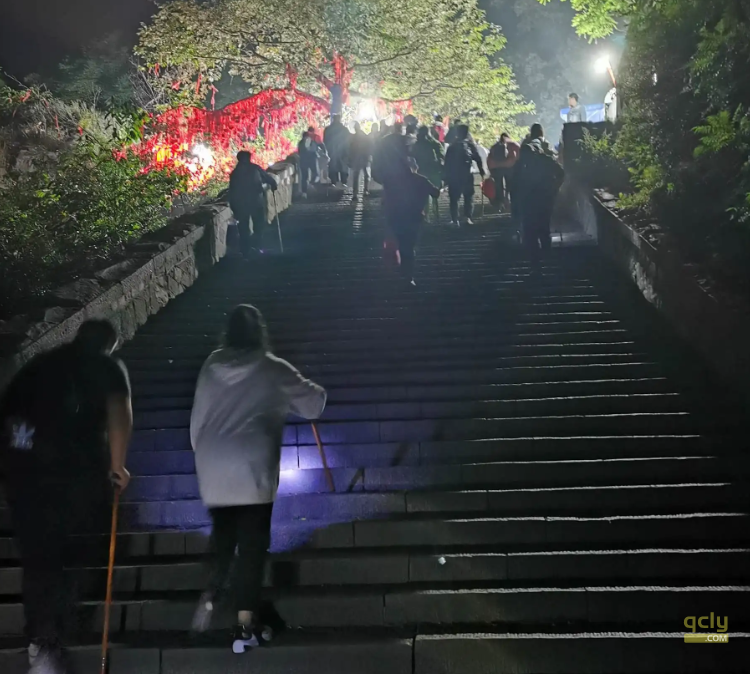夜登泰山2