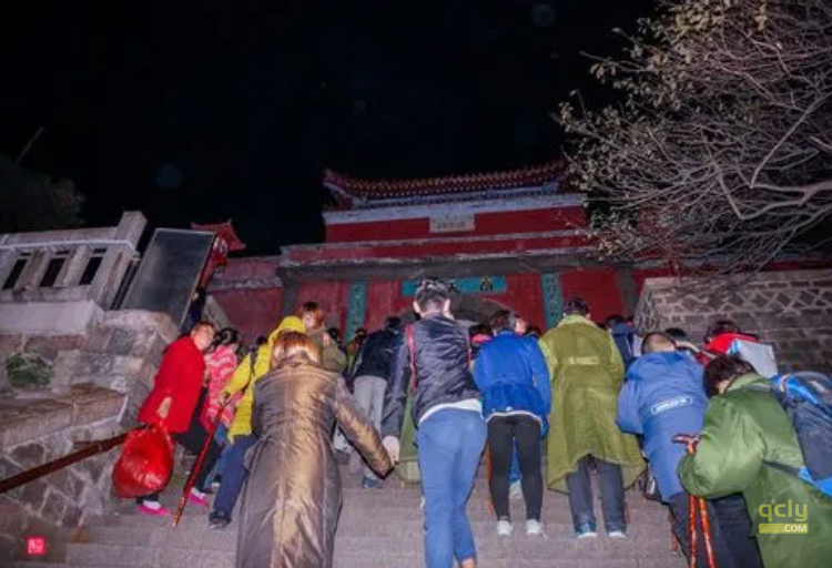 夜登泰山